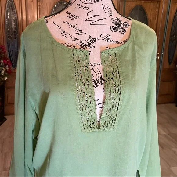 CASLON GREEN V NECK TOP - Picture 3 of 6